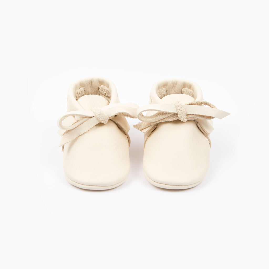 CREAM LACED MOCCASINS